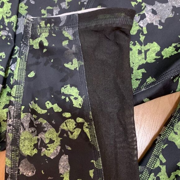 UNDER Armour Leggings  - Picture 10 of 11